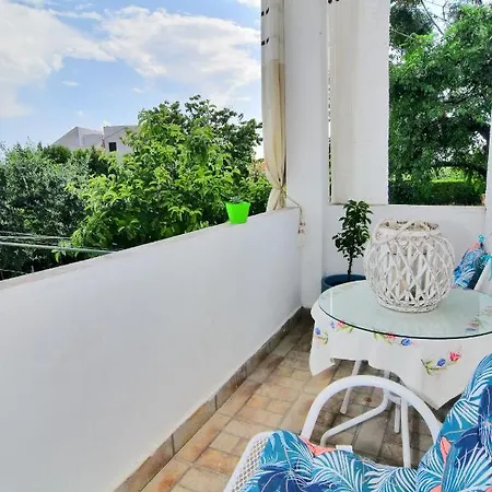 فندق مبيت وإفطار And Anika