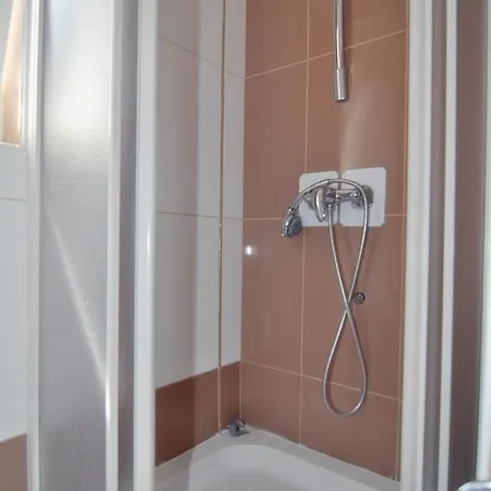 And Anika 3* زادار