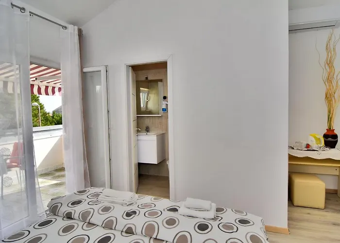 And Anika Bed & Breakfast