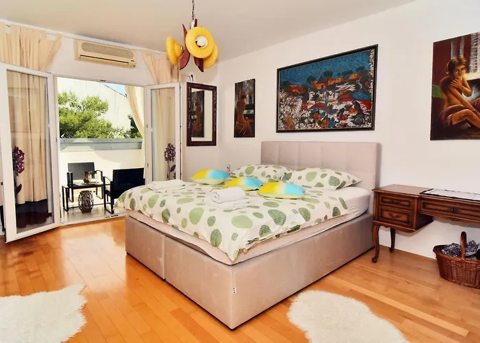 And Anika Bed & Breakfast